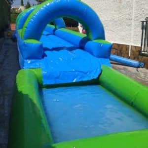 Deslizadores acuáticos con piscina