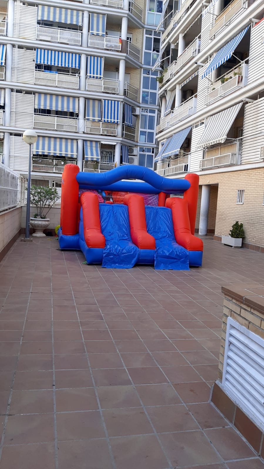 Castillo Hinchable Doble Tobogan Spiderman - Imagen 2